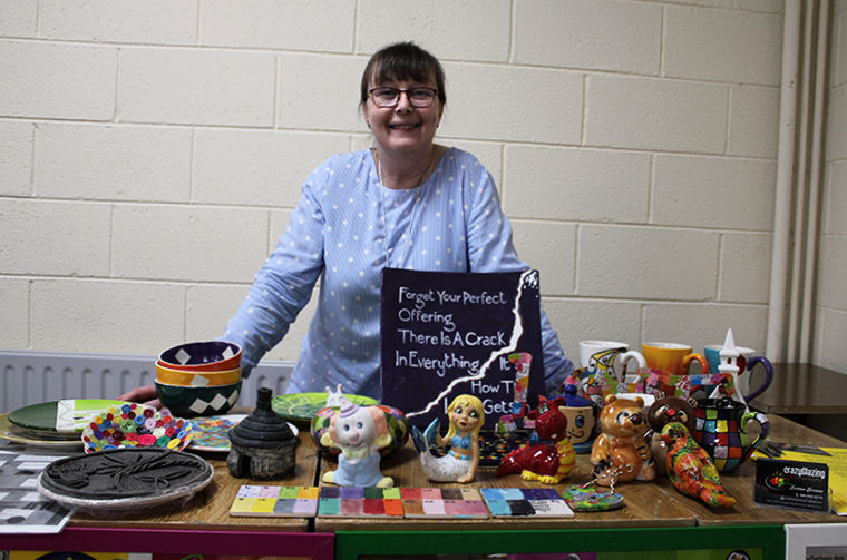 Siobhán Brennan from Crazy Glazing showing fifferent pottery painting techniques at the ICA Wicklow Town Guild